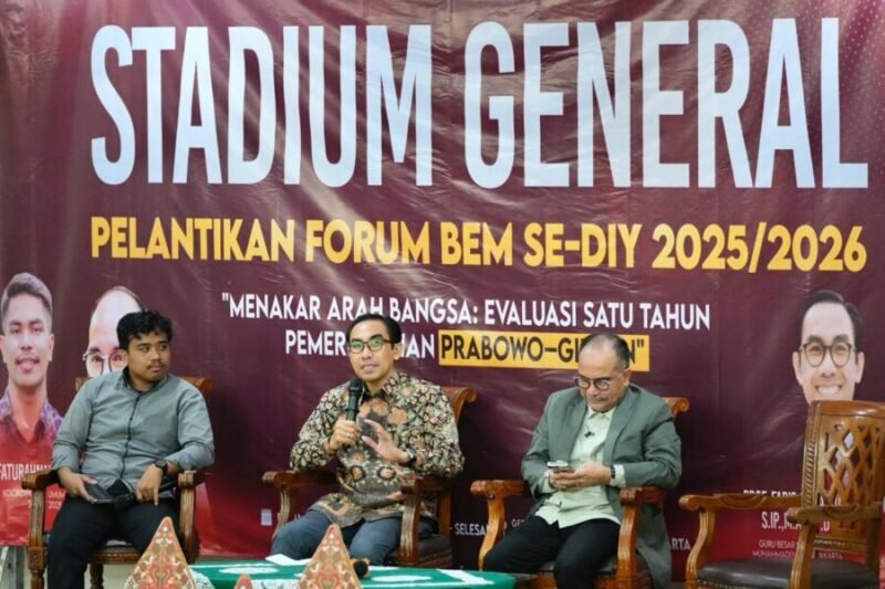 Wakil Rektor UMY memberikan pandangan dalam Stadium General Pelantikan Forum Badan Eksekutif Mahasiswa (BEM) se-DIY periode 2025/2026. (Dok UMY)