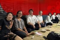 Pemerintah Daerah Istimewa Yogyakarta (DIY) menjamu Ketua Dewan Prefektur Kyoto, Ryuzo Aramaki, dan Wakil Gubernur Kyoto, Hironori Furukawa, dengan santapan khas Yogyakarta, gudeg lesehan. (Jennus)