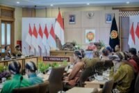 Wakil Gubernur DIY KGPAA Paku Alam X saat memimpin Rapat Koordinasi Tim Koordinasi Penanggulangan Kemiskinan Daerah (TKPKD) DIY di Gedhong Pracimasana, Kepatihan, Yogyakarta. (Humas Pemda DIY)