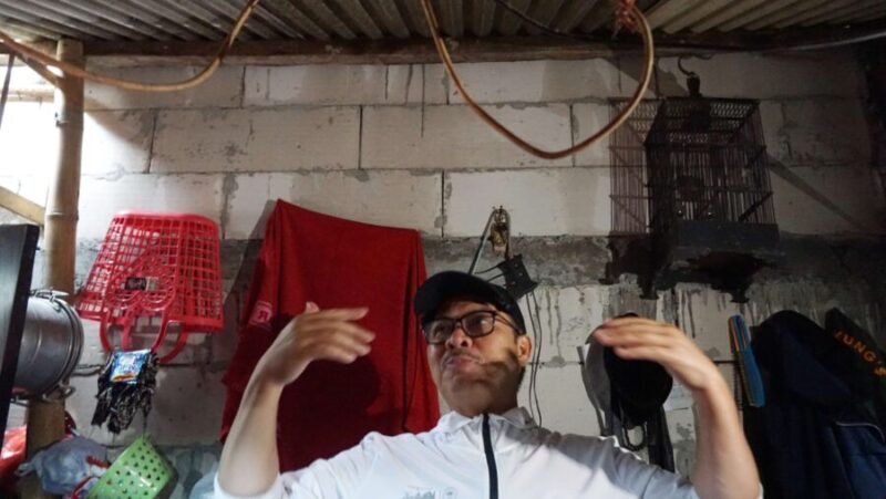 Wali Kota Yogyakarta Hasto Wardoyo memeriksa dua rumah warga di Kelurahan Bausasran dan Tegalpanggung, Kemantren Danurejan, yang diperbaiki melalui kolaborasi Baznas Kota Yogyakarta, program Corporate Social Responsibility (CSR) Bank BPD DIY, serta gotong royong masyarakat. (Dok Pemkot)