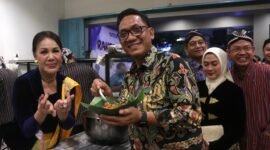Wakil Wali Kota Yogyakarta, Wawan Harmawan, dalam kegiatan di Gudeg Yu Djum, Senin (10/11/2025), mengapresiasi semangat para pengusaha yang tergabung dalam HIPPI. (Dok Pemkot)