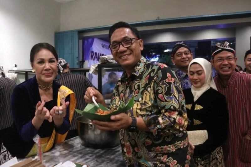Wakil Wali Kota Yogyakarta, Wawan Harmawan, dalam kegiatan di Gudeg Yu Djum, Senin (10/11/2025), mengapresiasi semangat para pengusaha yang tergabung dalam HIPPI. (Dok Pemkot)