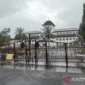 Pemerintah Provinsi Jawa Barat merenovasi gerbang Gedung Sate menjadi berbentuk candi dengan anggaran mencapai Rp3,9 miliar. (Antara Foto)