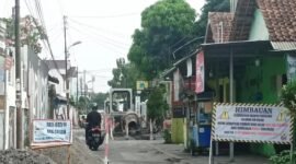 Perbaikan saluran air hujan (SAH) di Jalan Karangsari yang mulai dikerjakan tahun ini dinilai belum mampu sepenuhnya mengatasi genangan, sehingga pekerjaannya harus dilanjutkan pada 2026. (Dok Pemkot)