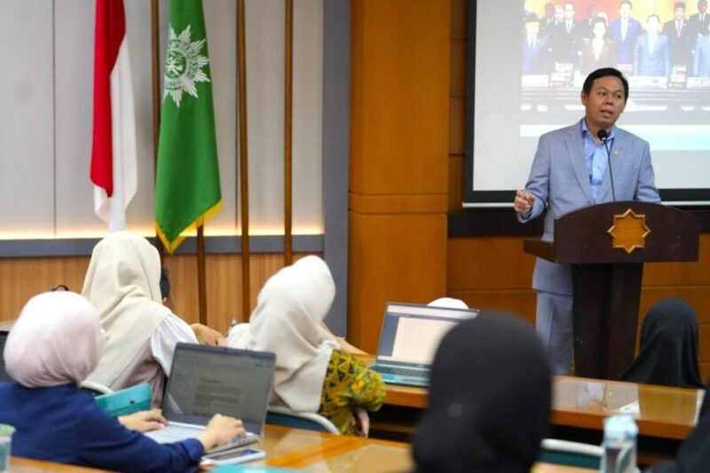 Ketua DPD RI, Sultan Baktiar Najamudin, dalam Kuliah Umum di Fakultas Ilmu Sosial dan Ilmu Politik Universitas Muhammadiyah Yogyakarta (UMY), Jumat (28/11/2025). (Dok UMY)