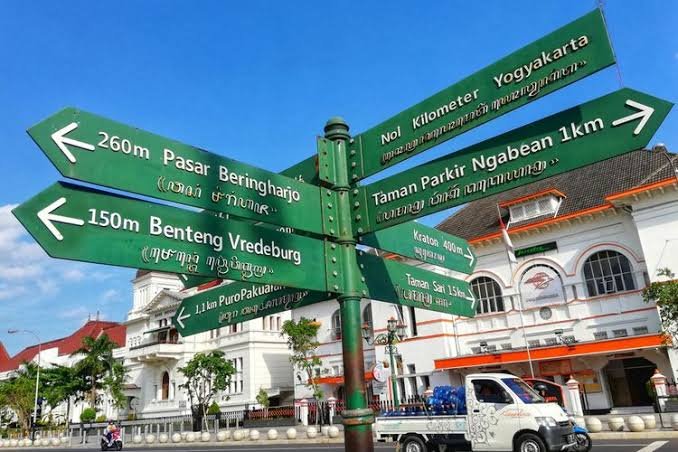 Petunjuk arah dan jalan di Jogja, membagi tujuan agar merata semua destinasi terisi. (Kompas.com)