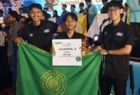 Tim UMY saat meraih juara 1 dalam Kompetisi Kapal Indonesia di Universitas Muhammadiyah Malang. (Dok UMY)