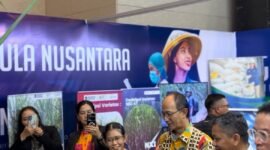 Kunjungan Ketua Umum Kadin Jawa Timur di booth PT Sinergi Gula Nusantara di ajang Pameran Teknologi Industri Sugarex Indonesia 2025 (12/11).