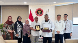Wakil Rektor Bidang Pendidikan dan Kemahasiswaan, Prof. Dr. Zuly Qodir, M.Ag., mendiskusikan sejumlah peluang kolaborasi di bidang pencegahan ekstremisme dan penguatan kapasitas mahasiswa, Direktur Pencegahan BNPT, Brigjen TNI Dr. Sigit Karyadi, S.H., M.H., menyambut positif. (Dok UMY)