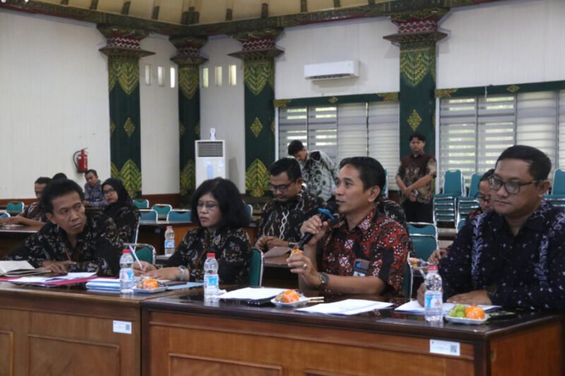 Rapat koordinasi sinkronisasi program dan dana keistimewaan 2026 yang digelar pada Selasa (20/1/2026). (Humas Pemkot)