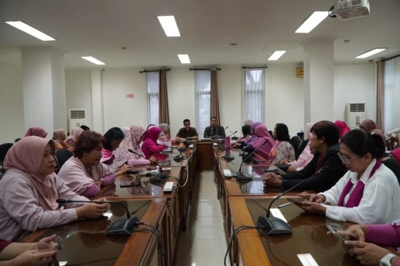 Forum Sambung Rasa DPRD Kota Yogyakarta bersama DPD Perkumpulan Wartawan Media Online Indonesia (PWMOI) Kota Yogyakarta dan Masyarakat Wirausaha (MASWIRA) di Ruang Rapat I DPRD Kota Yogyakarta, Jumat (30/1/2026). (Humas DPRD)