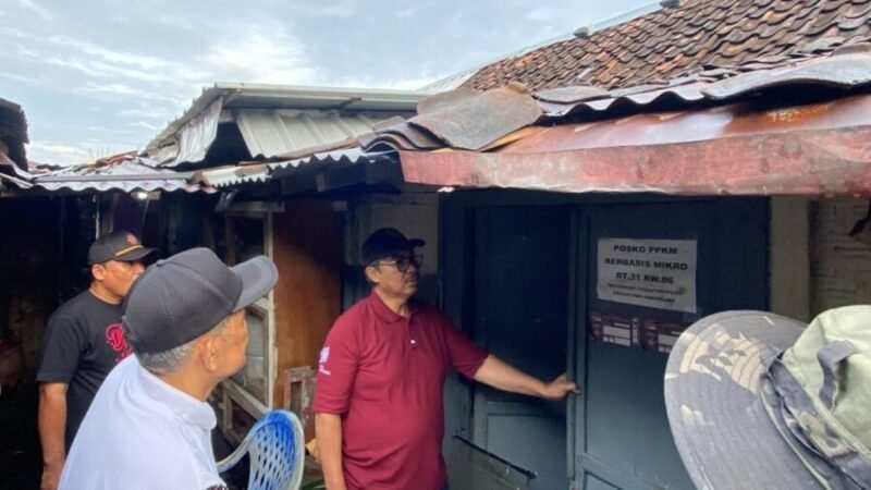 Wali Kota Yogyakarta, Hasto Wardoyo, meninjau langsung proses renovasi rumah warga di Danurejan dan Umbulharjo. (Humas Pemkot)