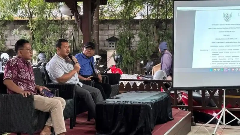 Ketua Komisi A DPRD DIY Eko Suwanto saat dialog dengan insan media dalam rangka Sosialisasi Perda DIY Nomor 13 Tahun 2016 tentang Penyelenggaraan Penyiaran, Jumat (20/2/2026). (Humas DPRD DIY)