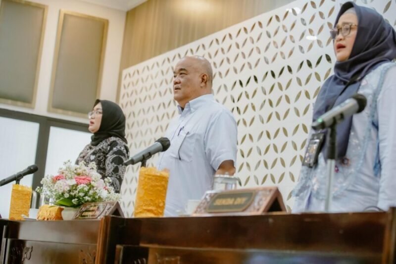 Wakil Gubernur DIY KGPAA Paku Alam X membuka Rapat Kerja Daerah (Rakerda) Komisi Informasi Daerah (KID) DIY 2026 di Gedhong Pracimasana, Kompleks Kepatihan, Selasa (10/2/2026). (Humas Pemda DIY)