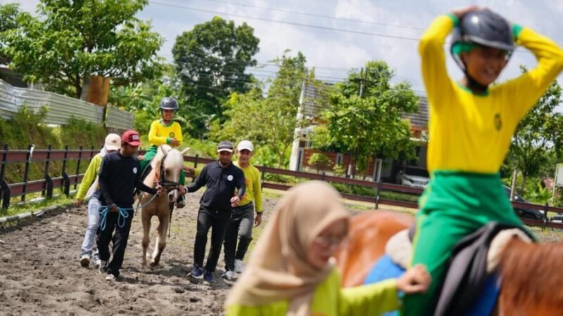 Program Pengabdian Dosen Skema Disabilitas dengan metode Equine Assisted Activities atau terapi berbasis aktivitas berkuda. (Humas UMY)