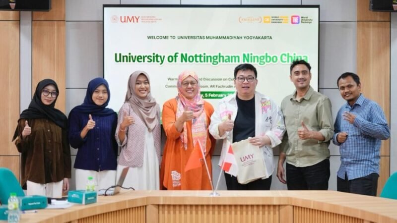 Universitas Muhammadiyah Yogyakarta (UMY) membahas peluang kerja sama dengan Ateneo de Davao University, Filipina, serta University of Nottingham Ningbo China, dalam pertemuan yang berlangsung di Ruang Sidang Komisi Gedung AR. Fachruddin A, Kampus UMY. (Humas UMY)