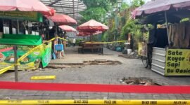 Lokasi ledakan yabg sudah dibatasi garis kuning polisi di area kuliner lantai dasar Teras Malioboro 1, Senin (30/3/2026) pagi. (Joke/Wawan)