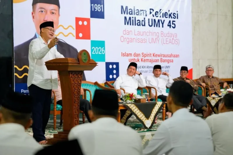 Rektor Universitas Muhammadiyah Yogyakarta (UMY) Prof Dr Achmad Nurmandi menyampaikan pidato peluncuran organisasi baru LEAD di Masjid K.H. Ahmad Dahlan UMY, Yogyakarta. (Humas UMY)