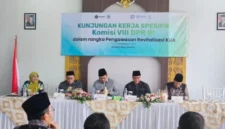 
Direktur Bina KUA dan Keluarga Sakinah, Ahmad Zayadi, memberi keterangan. (Humas Kemenag)