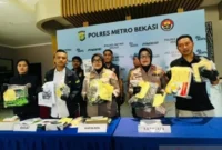 Tiga pelaku diringkus hanya dalam hitungan hari setelah kejadian, berbekal penyelidikan intensif melalui keterangan saksi dan rekaman kamera pengawas.