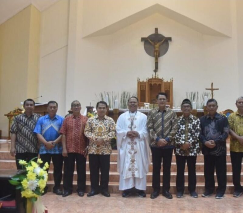 Kehadiran Wakil Bupati Sleman Danang Maharsa beserta jajaran disambut hangat oleh Pastor Paroki, Antonius Saptana Hadi, serta seluruh umat Katolik yang memadati Gereja St. Paulus dan Paulus Babadan. (Joke/Pan Paskah)