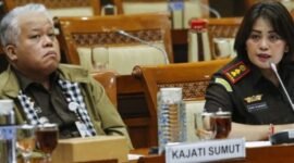 Kepala Kejaksaan Tinggi Sumatera Utara Harli Siregar dan Kepala Kejaksaan Negeri Karo Danke Rajagukguk saat penyampaian pendapat pada Rapat Dengar Pendapat Umum dengan Komisi III DPR RI di kompleks parlemen Senayan, Jakarta, Kamis (2/4/2026).