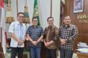 Ketua DPD PDIP Kota Yogyakarta Eko Suwanto mendampingi Sekretaris Jenderal DPP PDI Perjuangan, Hasto Kristiyanto, menemui Wali Kota Jogja Hasto Wardoyo di Balai Kota. (Jennus)
