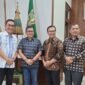 Ketua DPD PDIP Kota Yogyakarta Eko Suwanto mendampingi Sekretaris Jenderal DPP PDI Perjuangan, Hasto Kristiyanto, menemui Wali Kota Jogja Hasto Wardoyo di Balai Kota. (Jennus)