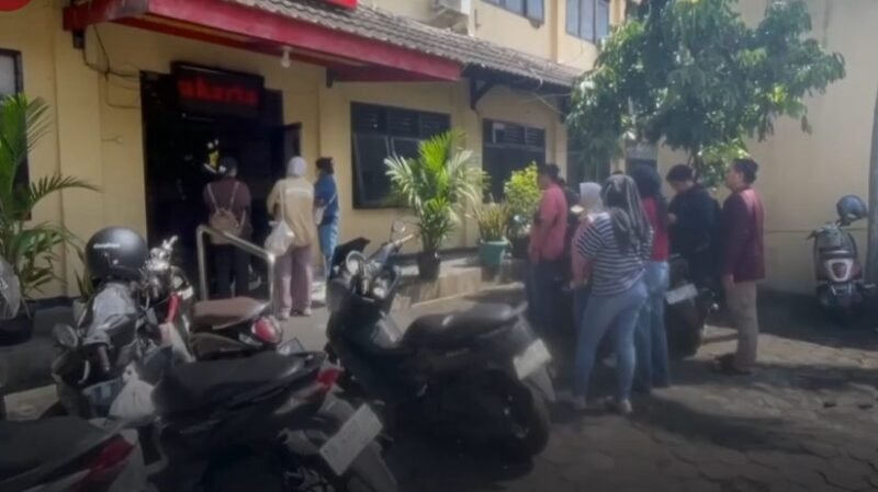 Rumah tempat penitipan anak (daycare) di kawasan Sorosutan, Umbulharjo, Kota Yogyakarta usai penggerebekan polisi, Jumat (24/4/2026) (Tangkapan layar video)