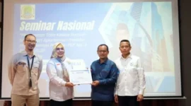 Ketua DPRD kota Bekasi Sardi Efendi sebagai pembicara dalam Seminar Nasional dan Sosialisasi Permen PKP No. 4 Tahun 2025 yang digelar di Grand Arsylla Hotel, Rabu (8/4/2026). (Dok DPRD)