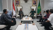 Menteri Agama Nasaruddin Umar saat menerima audiensi Direktur RS UIN, Syaifullah, di Kantor Kementerian Agama, Lapangan Banteng, Jakarta, Kamis (9/4/2026). (Humas Kemenag)