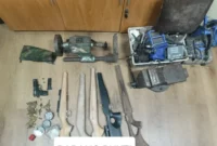 Polisi menyita sepucuk pistol jenis SIG Sauer P226 lengkap dengan magasin, satu sampel senjata laras panjang yang belum selesai, serta dua butir peluru kaliber 22. (Bareskrim)