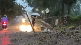 Longsor terjadi di talud lapangan Cemoroharjo, Candibinangun serta di kawasan Randu, Hargobinangun (dok. BPBD Sleman)