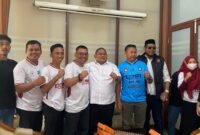 FOTO BERSAMA-Ketua DPRD Demak, H. Zayinul Fata, SE (tengah baju putih) foto bersama Ketua panitia, Sunarto, Sekretaris panitia, M. Abdul Latif dan Panitia, saat acara. (Foto Ist).