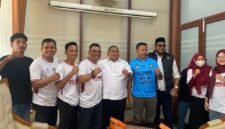 FOTO BERSAMA-Ketua DPRD Demak, H. Zayinul Fata, SE (tengah baju putih) foto bersama Ketua panitia, Sunarto, Sekretaris panitia, M. Abdul Latif dan Panitia, saat acara. (Foto Ist).