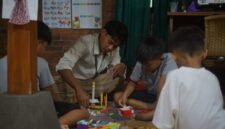 kegiatan Sambirejo Literacy Festival yang digagas oleh dosen UMY untuk meningkatkan literasi masyarakat desa Sambirejo, Prambanan, Sleman