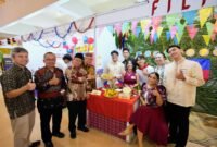 pimpinan BPH dan DKGE UMY saat menyambangi salah satu stand kuliner negara Filipina dalam International Cultural and Culinary Festival (ICCF) UMY ke-11 di Sportorium UMY