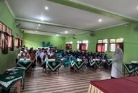 Kegiatan pengabdian dua dosen Universitas Muhammadiyah Yogyakarta (UMY) di Aula SD Muhammadiyah Gondang Legi diikuti sekitar 60 peserta dan mendapat respons antusias dari warga. (Dok UMY)