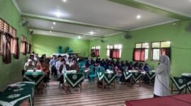Kegiatan pengabdian dua dosen Universitas Muhammadiyah Yogyakarta (UMY) di Aula SD Muhammadiyah Gondang Legi diikuti sekitar 60 peserta dan mendapat respons antusias dari warga. (Dok UMY)