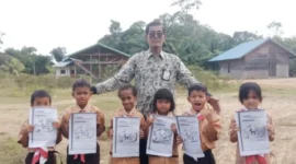 
Guru mengajar agama di pedalaman Kalimantan Utara. (Dok Kemenag Kalimantan Utara)