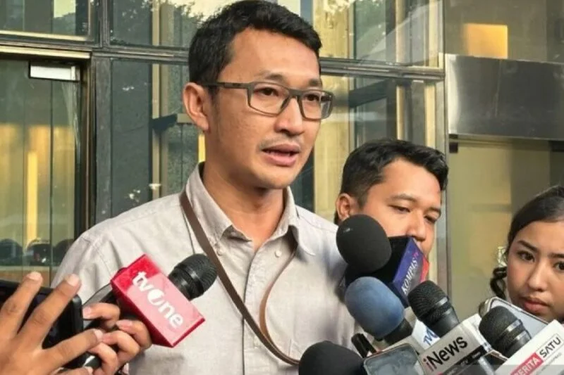 Juru bicara KPK Budi Prasetyo memberikan keterangan kepada wartawan di Gedung Merah Putih KPK Jakarta, Selasa (21/10/2025).