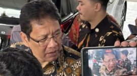Menteri Keuangan Purbaya menjawab pertanyaan wartawan di komplek Kantor Kemenkeu Jakarta. (Antara Foto)