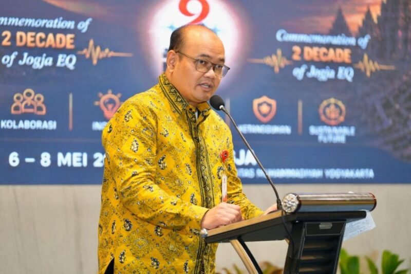 Asisten Deputi Pengurangan Risiko Bencana Kemenko PMK, Dr. Andre Notohamijoyo, M.S.M., saat menyampaikan pidato kunci dari Menko PMK, Prof. Dr. Pratikno, M.Soc.Sc., dalam kegiatan Pertemuan Ilmiah Kebencanaan ke-9 di UMY