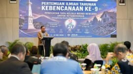 Sekretaris Utama BNPB, Dr. apt. Rustian, S.Si., M.Kes., memberikan sambutan dalam acara Pertemuan Ilmiah Kebencanaan ke-9 di UMY