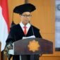 Guru Besar  Bidang Ilmu Pembangunan Pertanian Berkelanjutan UMY, Prof. Dr. Triyono, S.P., M.P., saat menyampaikan orasi ilmiahnya di UMY pada Sabtu (09/05/2026)