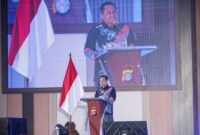 SAMBUTAN-Ketua IKA SPS UNNES, Irjen Pol Dr Susilo Teguh R, M.Si saat menyampaikan materi hasil Kajian tentang Potret Lalu Lintas Kalimantan Tengah pada acara Rapat Kerja Forum Lalu Lintas Angkutan Jalan Tingkat Daerah Kalteng tahun 2026, Rabu (13/5). . (Foto Ist).