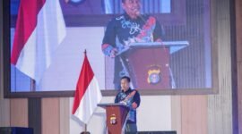 SAMBUTAN-Ketua IKA SPS UNNES, Irjen Pol Dr Susilo Teguh R, M.Si saat menyampaikan materi hasil Kajian tentang Potret Lalu Lintas Kalimantan Tengah pada acara Rapat Kerja Forum Lalu Lintas Angkutan Jalan Tingkat Daerah Kalteng tahun 2026, Rabu (13/5). . (Foto Ist).
