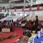 PEMBICARA-Akhmad Sugiharto, ST, MT, Sekda Demak saat menjadi pembicara dihadapan ribuan Wisuda ke-121 Universitas Muhammadiyah Malang. (Foto UMM).