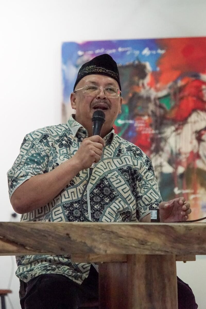 Komjen Pol. Prof. Dr. Cryshnanda Dwilaksana (Ketua Pusat Studi Ilmu Kepolisian).