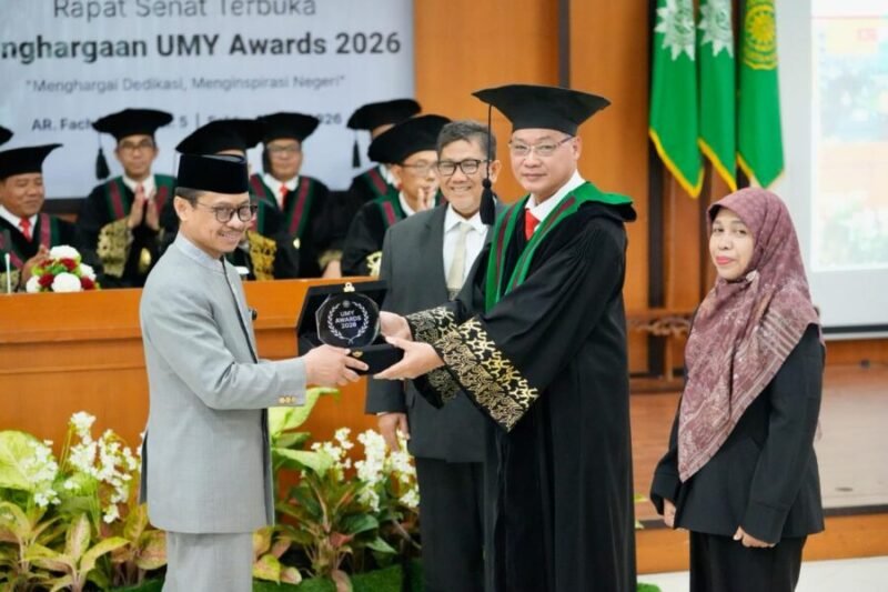 Penganugerahan UMY Awards 2026 kepada Shamsi Ali, Imam Masjid New York, USA